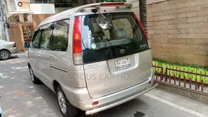 Toyota Noah SR 50 Dual AC 2000