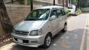 Toyota Noah SR 50 Dual AC 2000