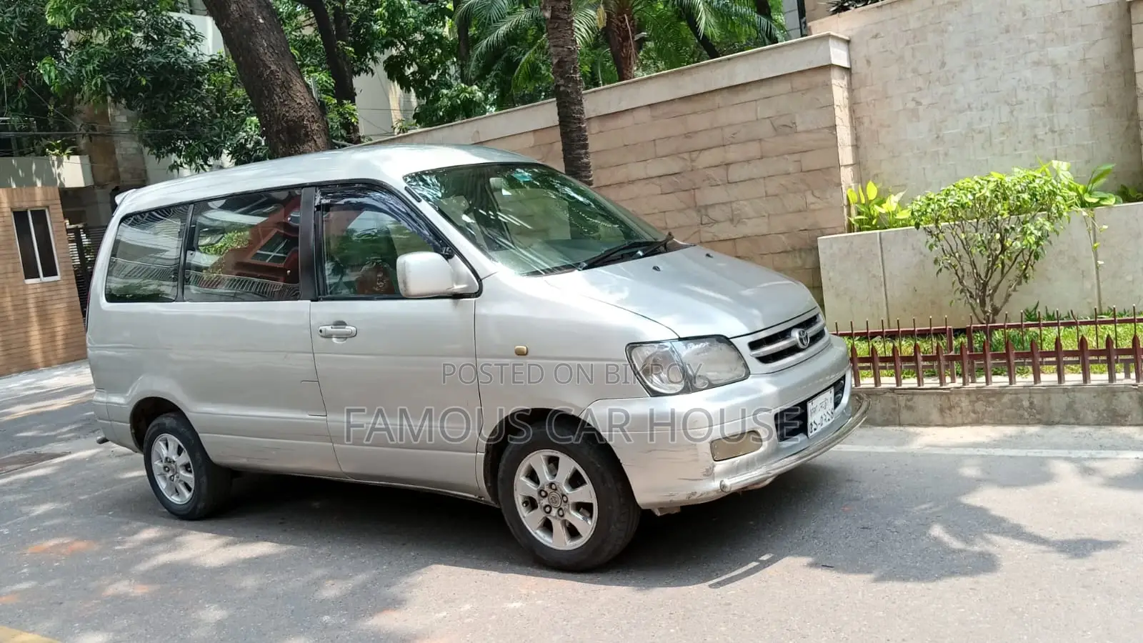 Toyota Noah SR 50 Dual AC 2000