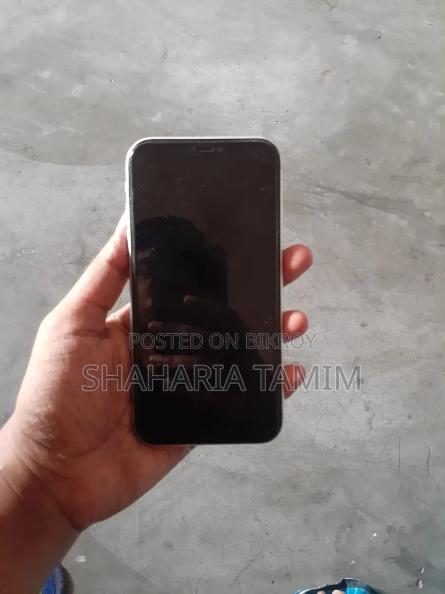Apple iPhone XR 77% Battery Health (Used)