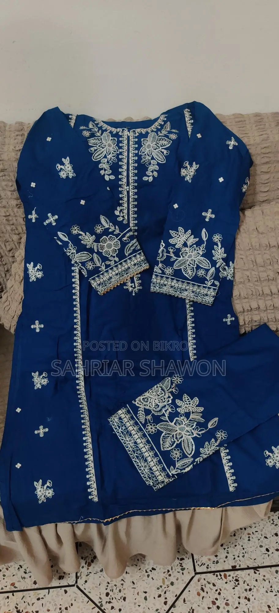 Looking for comfort? We bring you a very comfortable 2-piece set.