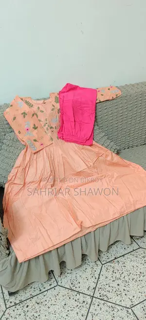 Looking for comfort? We bring you a very comfortable 2-piece set.