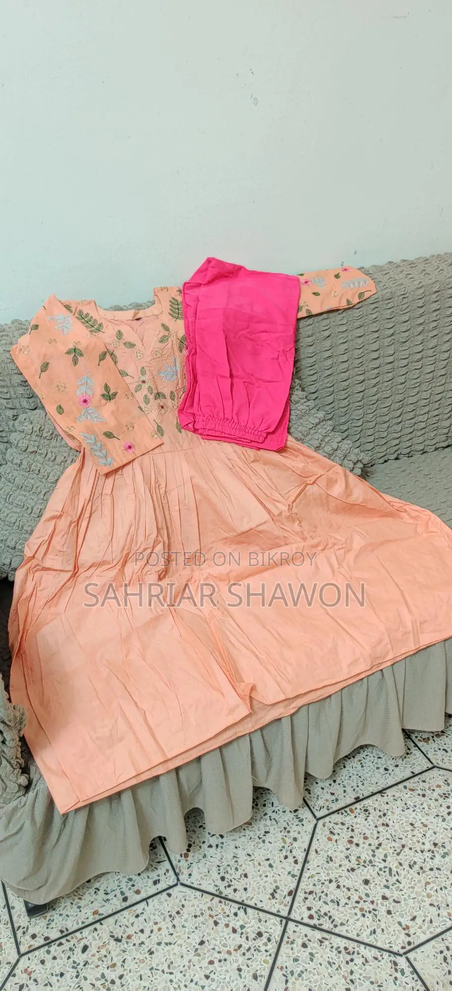 Looking for comfort? We bring you a very comfortable 2-piece set.