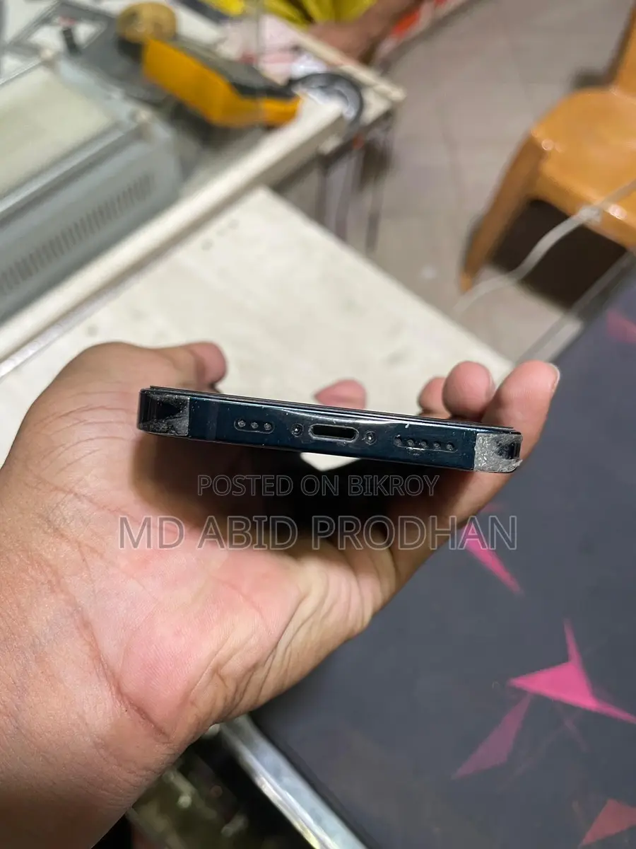 Apple iPhone 13 (Used)