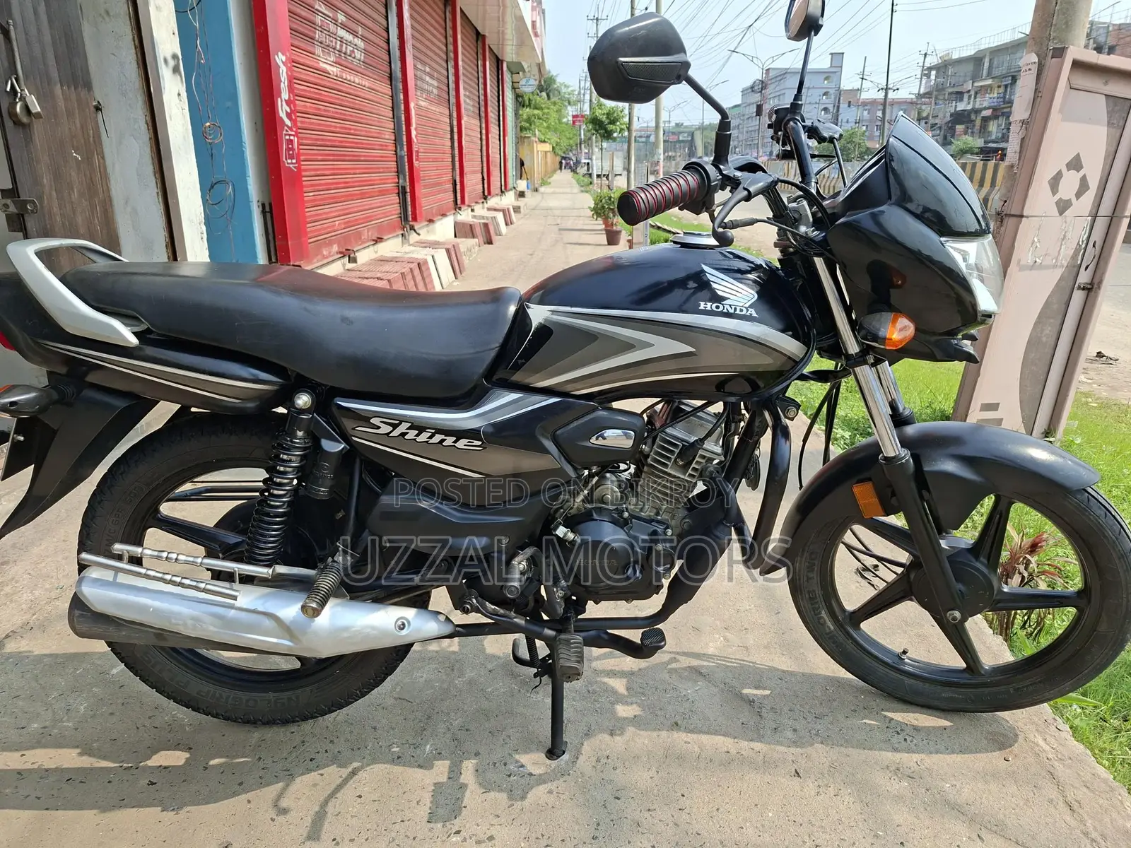 উজ্জ্বল মোটরসের পক্ষ থেকে হোন্ডা সিবি ২০২৪ ব্ল্যাক