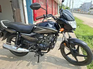 উজ্জ্বল মোটরসের পক্ষ থেকে হোন্ডা সিবি ২০২৪ ব্ল্যাক
