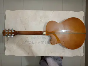 চার্ড ইএ-১২ অ্যাকোস্টিক গিটার