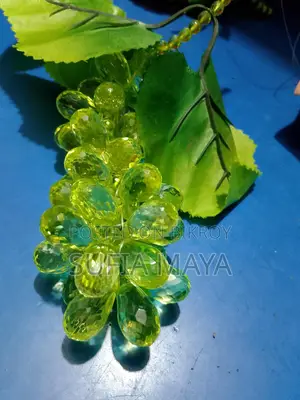 আঙুর ফল পুতি দিয়ে বানানো