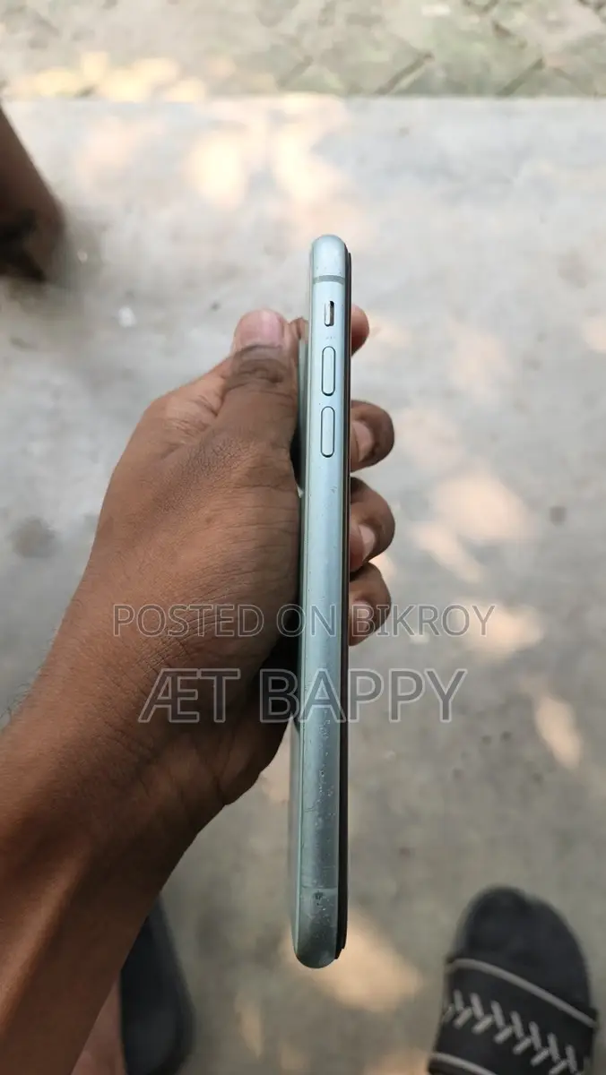 Apple iPhone 11 64gb (Used)