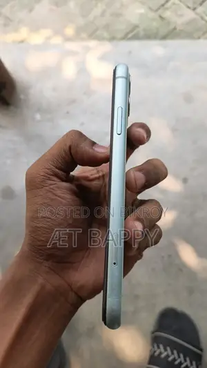 Apple iPhone 11 64gb (Used)