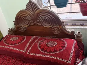 Gamari Wood Bed