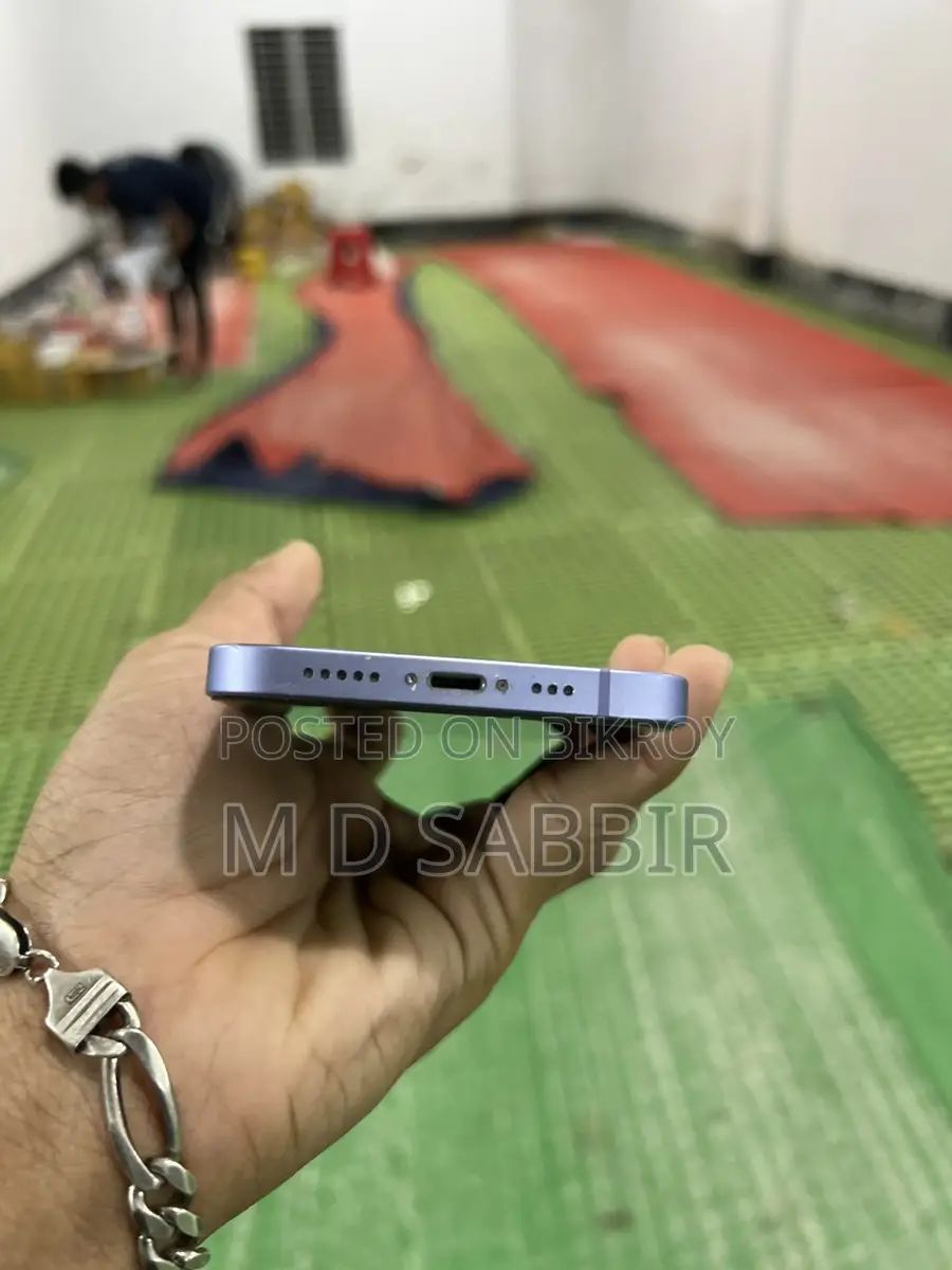 Apple iPhone 12 (Used)