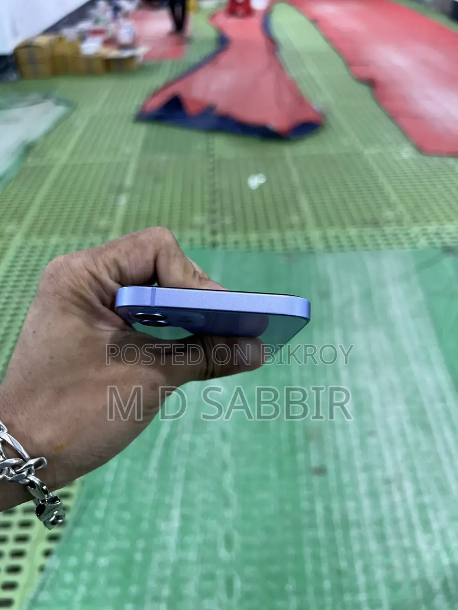 Apple iPhone 12 (Used)