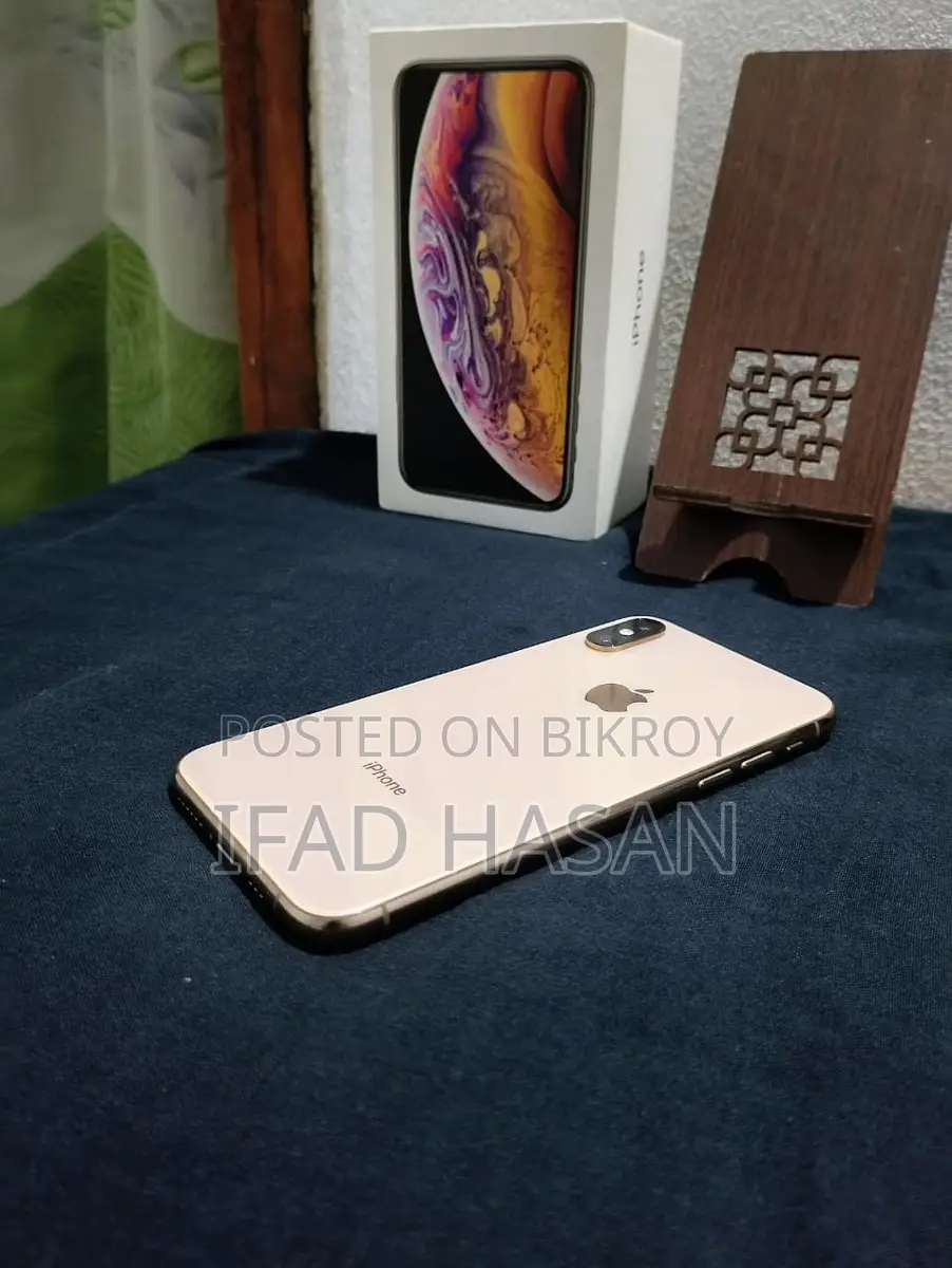 Apple iPhone XS . (Used)