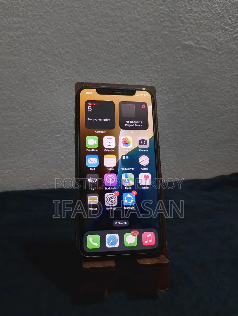 Apple iPhone XS . (Used)