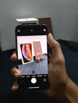 Apple iPhone XS . (Used)