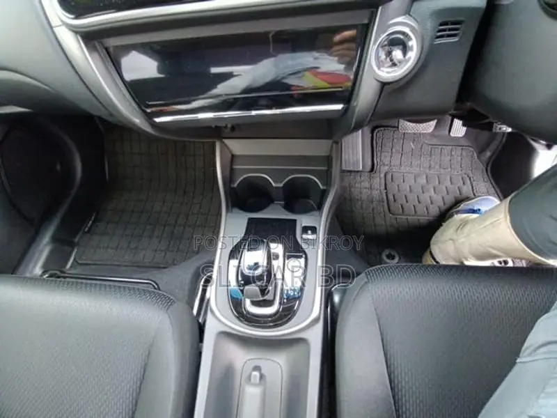 Honda Grace Hybrid 2020
