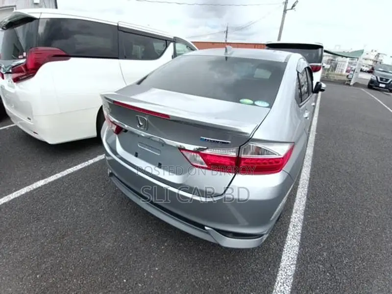 Honda Grace Hybrid 2020