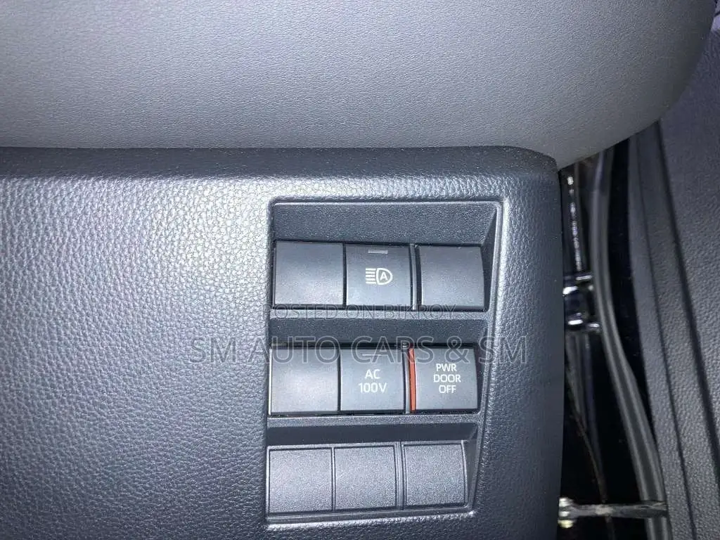 Toyota Voxy Hybrid SZ Blackish 2022