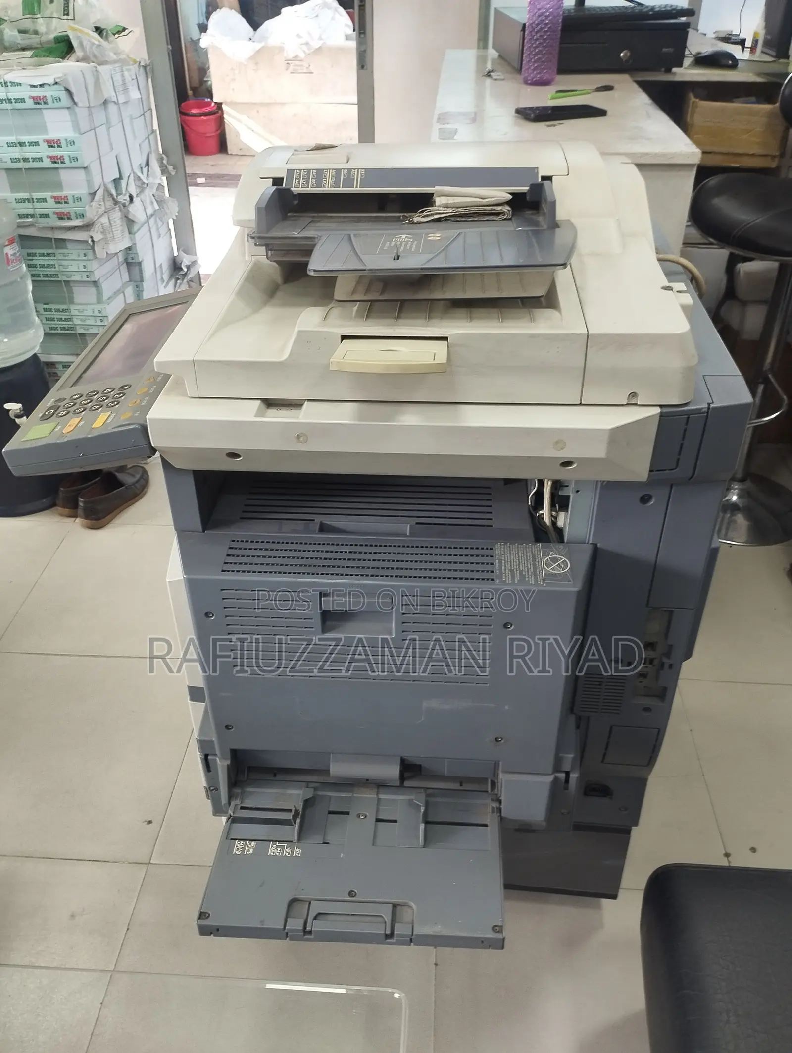 TOSHIBA ব্যান্ডের একটি ফটোকপি মেশিন বিক্রি করা হবে।