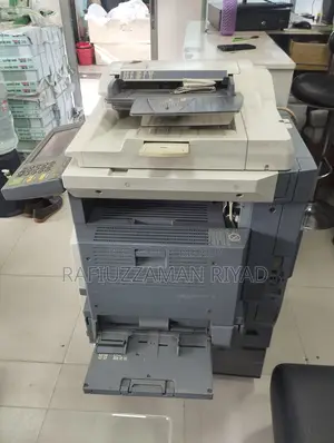 TOSHIBA ব্যান্ডের একটি ফটোকপি মেশিন বিক্রি করা হবে।