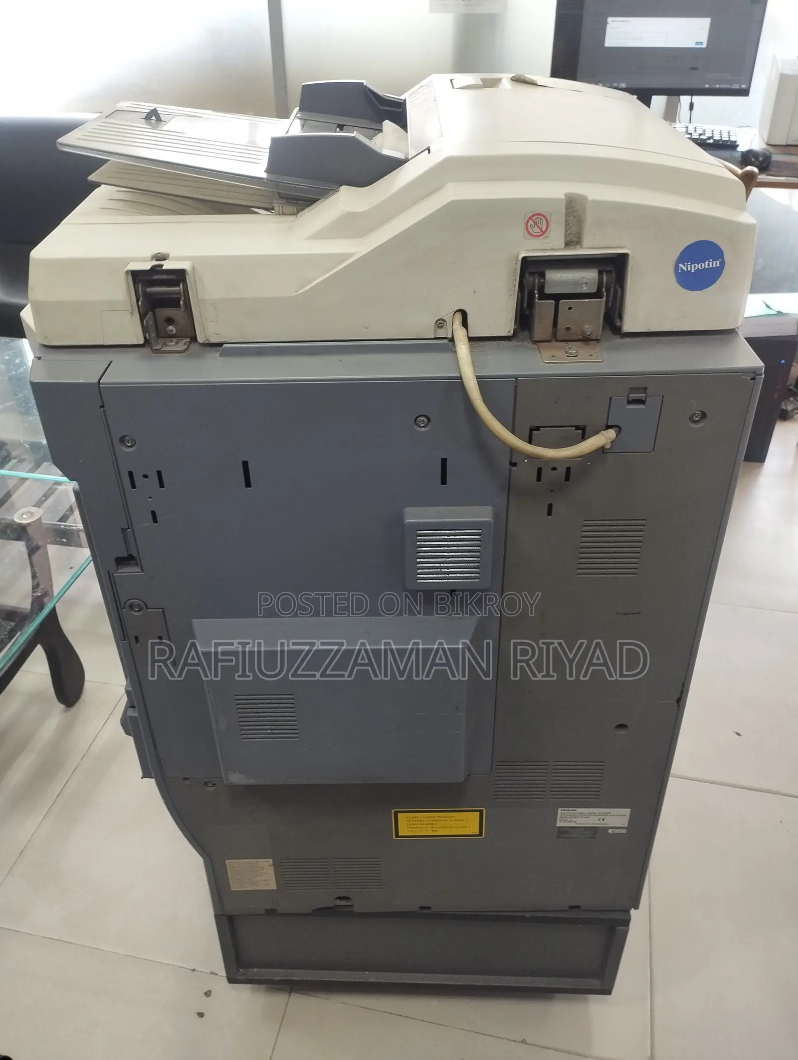 TOSHIBA ব্যান্ডের একটি ফটোকপি মেশিন বিক্রি করা হবে।