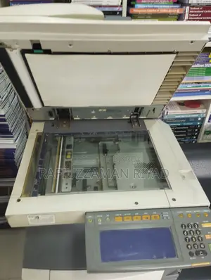 TOSHIBA ব্যান্ডের একটি ফটোকপি মেশিন বিক্রি করা হবে।