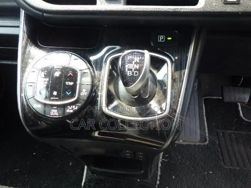 Toyota Esquire GI PREMIUM 2021