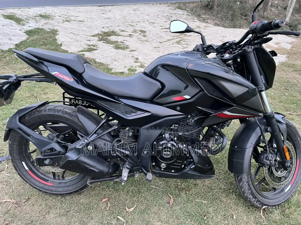 Bajaj Pulsar N250 cc 2025