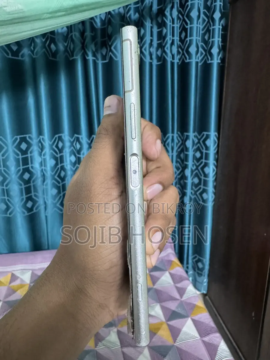 Sony Xperia XZ1 (Used)