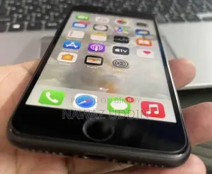 Apple iPhone 7 . (Used)