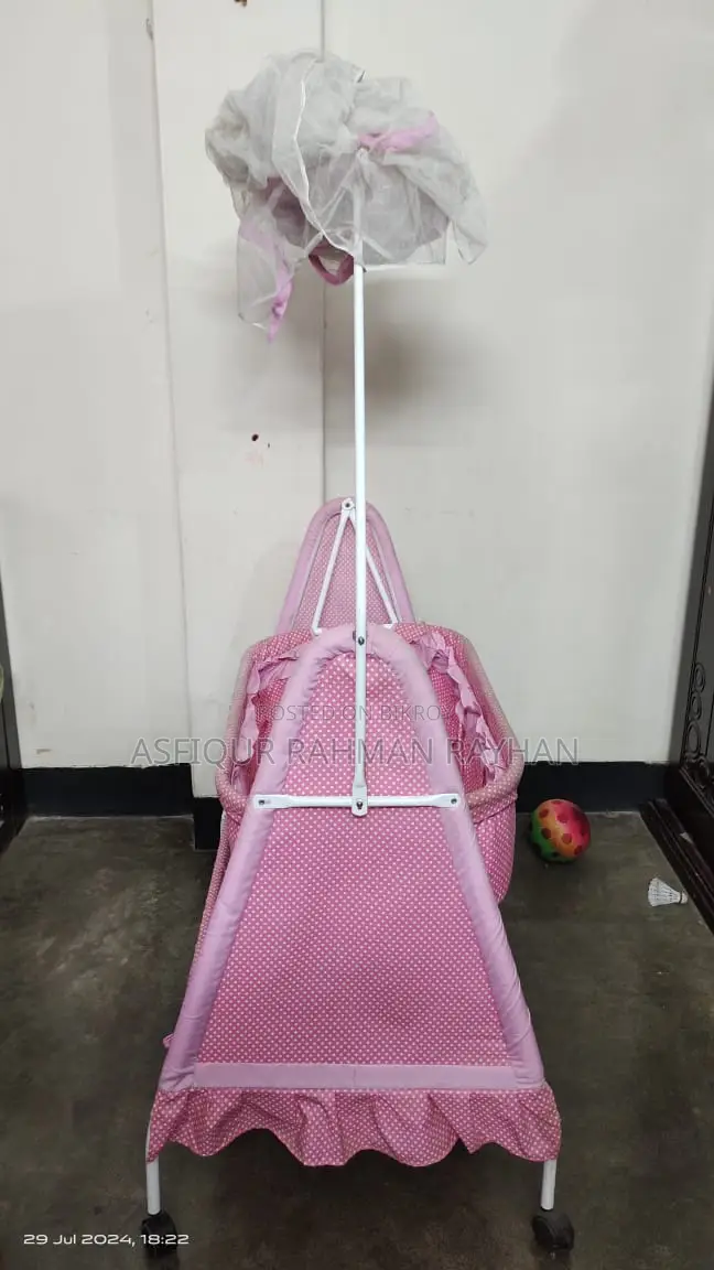বাচ্চাদের দোলনা