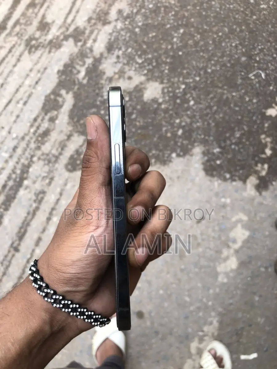 Apple iPhone 12 Pro ফুল ফ্রেশ (ব্যবহৃত)