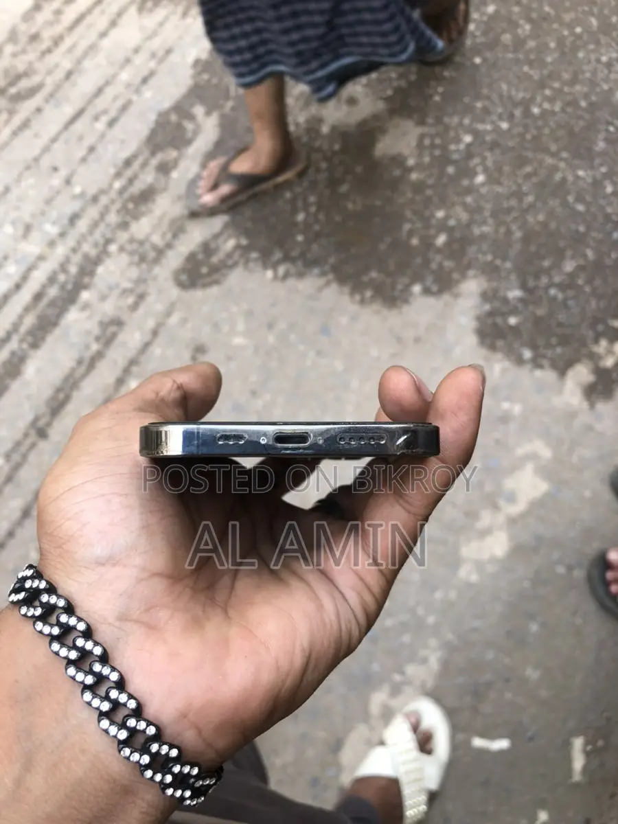 Apple iPhone 12 Pro ফুল ফ্রেশ (ব্যবহৃত)