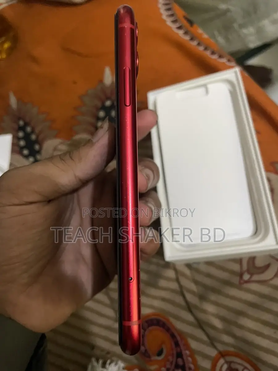 Apple iPhone 11 . (Used)