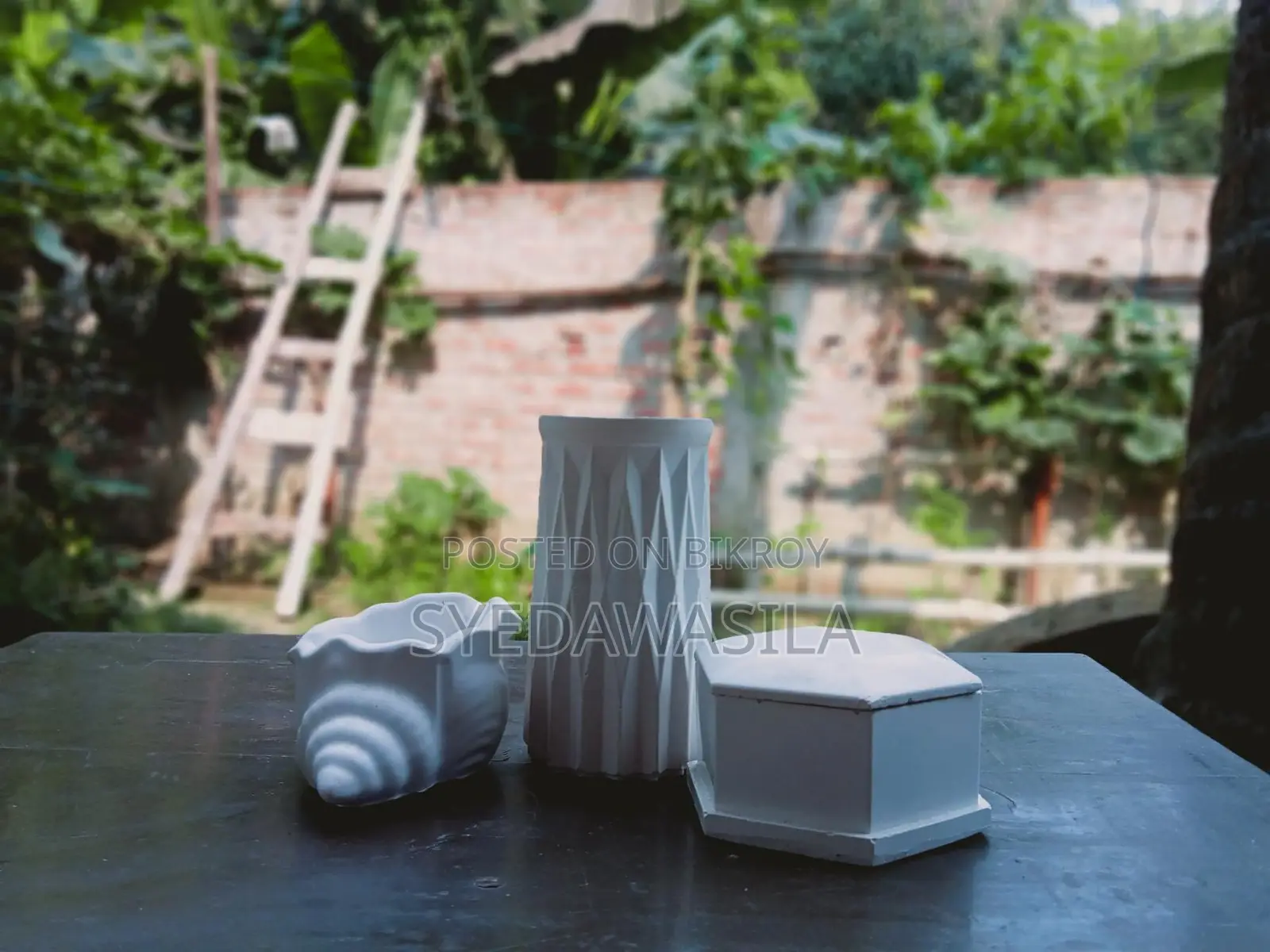 Gypsum Showpiece And Flower Vase