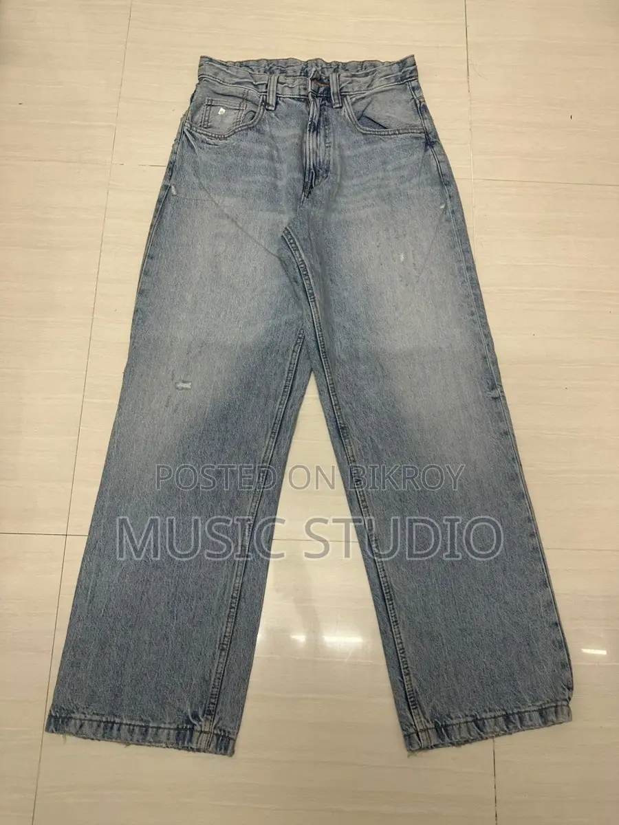 Light Wash Baggy Jeans (Small Ripped) Texture