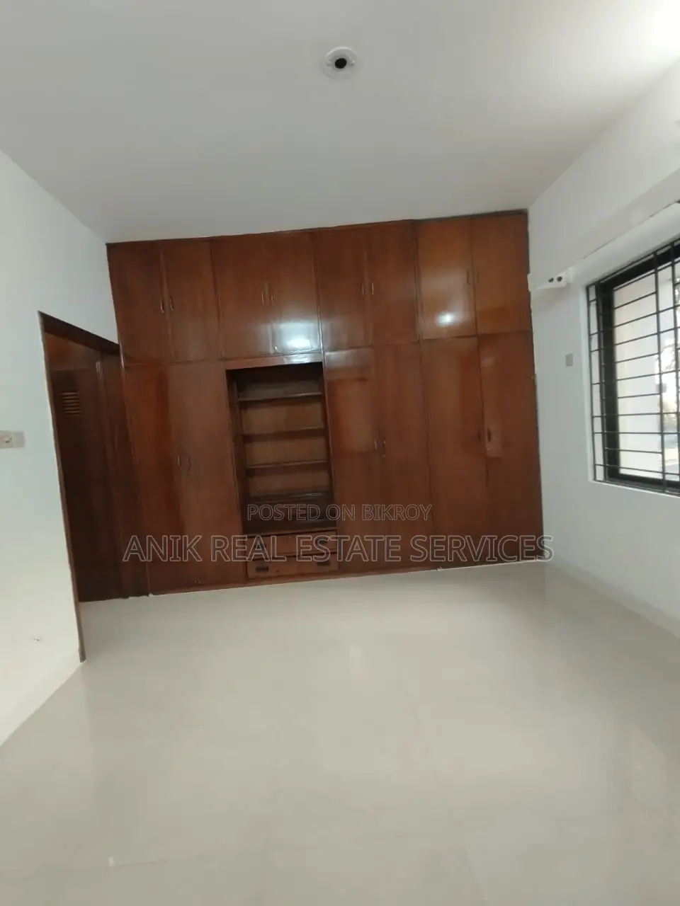 গুলশান ২-এ ভালো মানের ৩ বেডরুমের আনফার্নিশড ফ্ল্যাট ভাড়া
