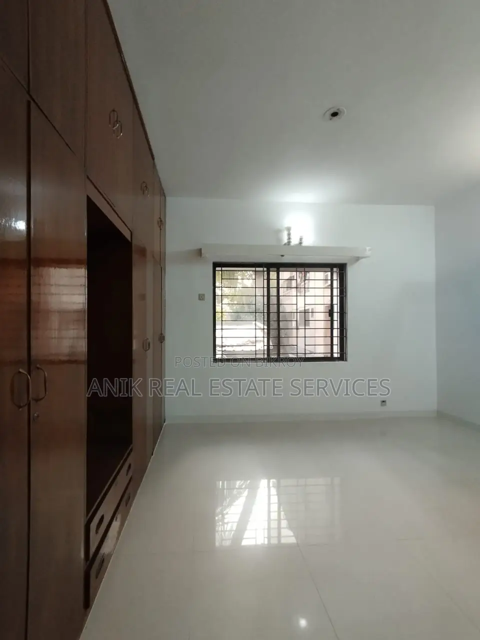 গুলশান ২-এ ভালো মানের ৩ বেডরুমের আনফার্নিশড ফ্ল্যাট ভাড়া