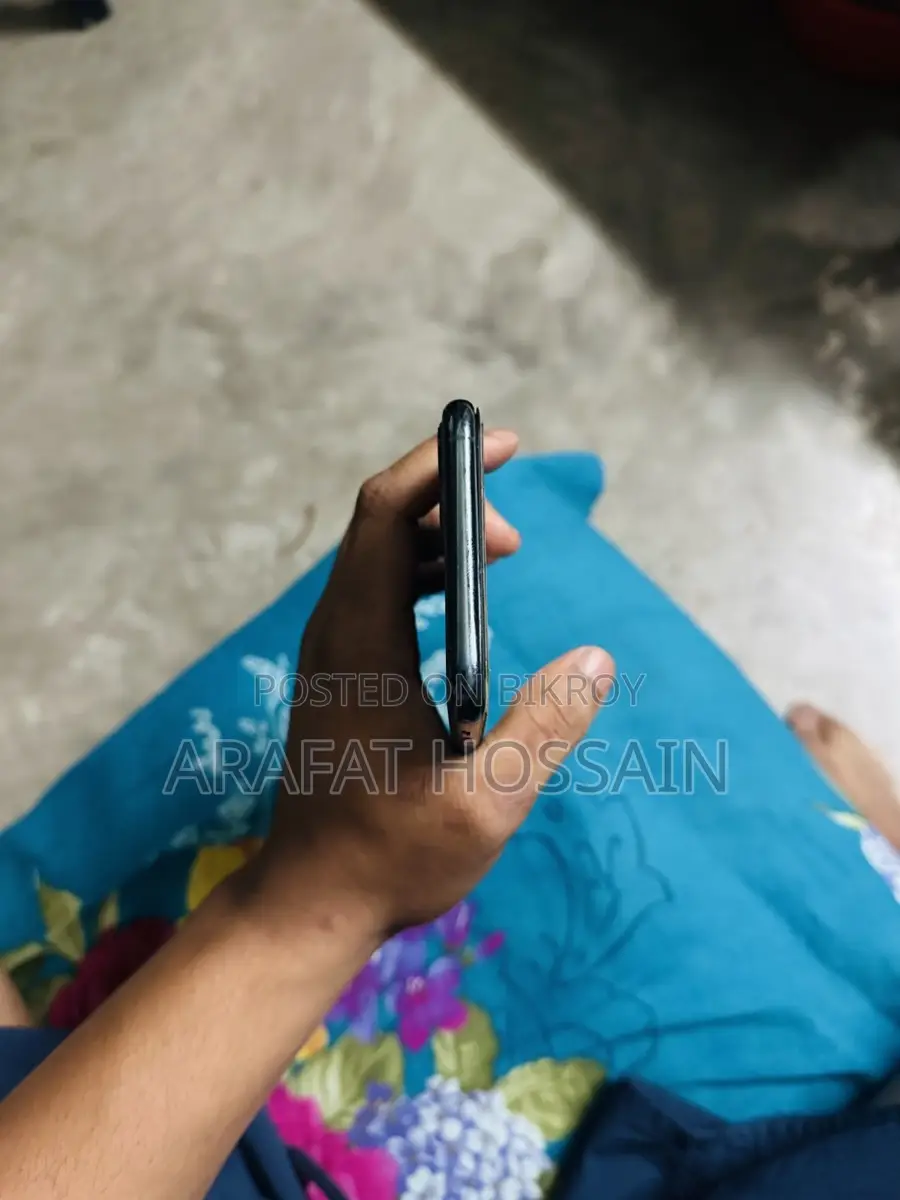 Apple iPhone 11 Pro Max I phone (Used)