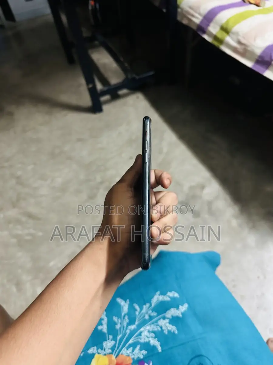 Apple iPhone 11 Pro Max I phone (Used)