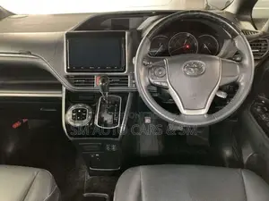 Toyota Esquire Non Hybrid Gi Pearl 2021