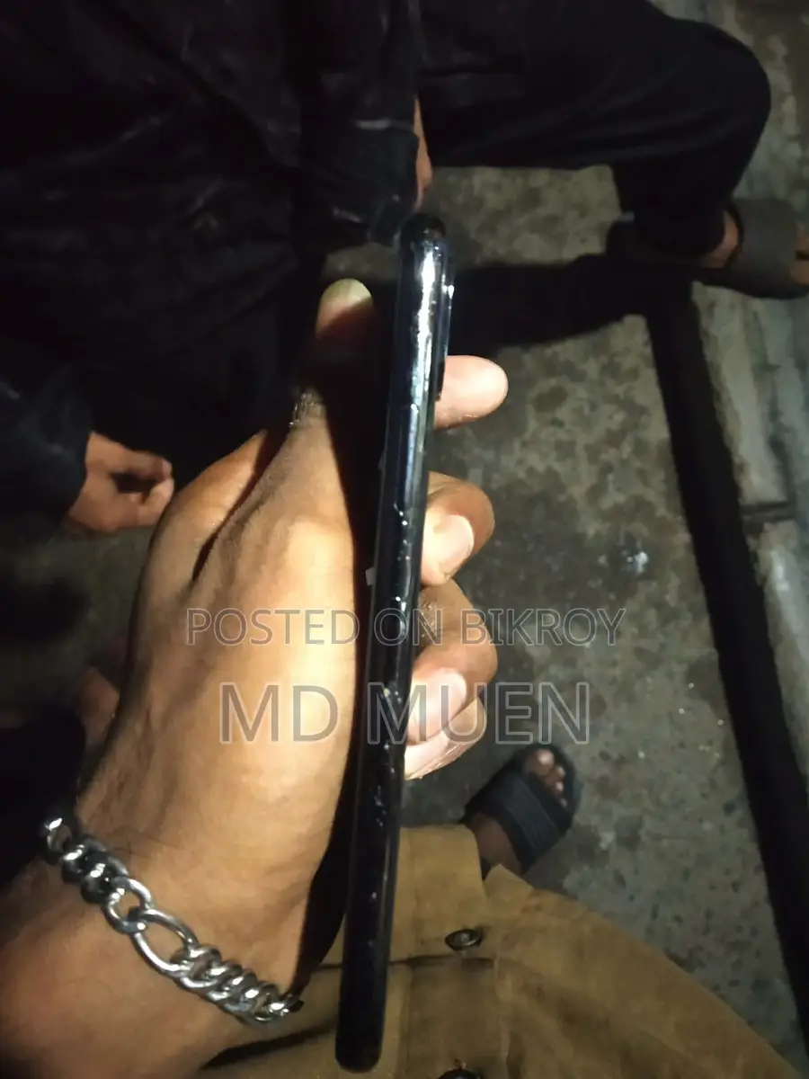Apple iPhone X . (Used)