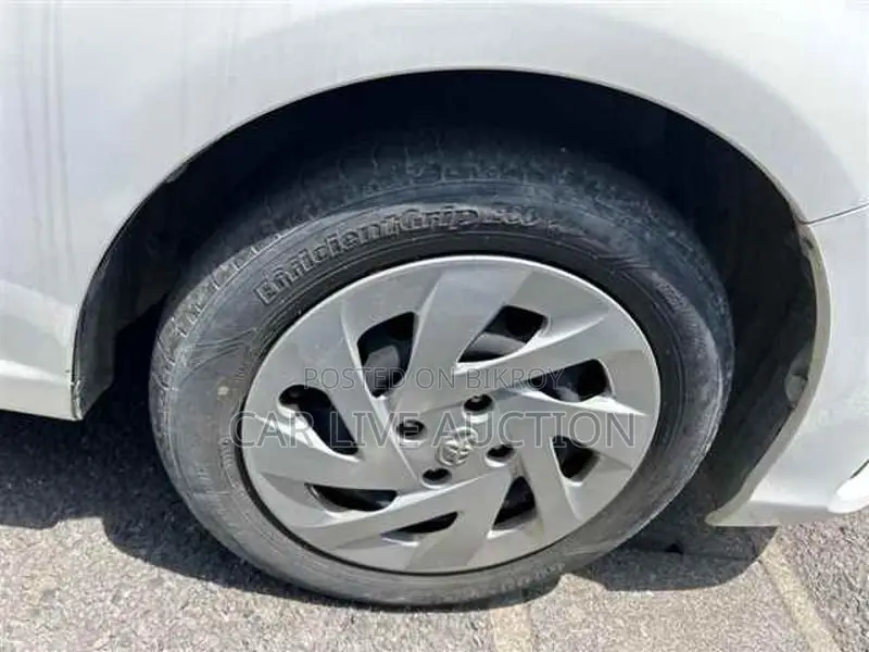 Toyota Axio Hybrid EX READY 2020