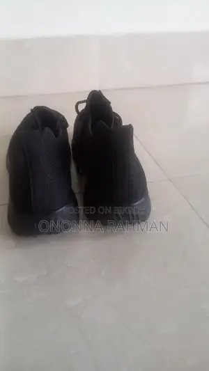 স্নিকার্স সেল