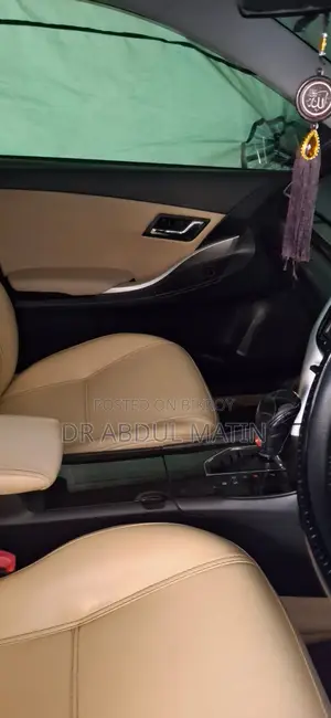 Toyota Premio F 2017
