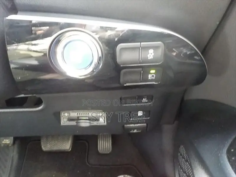 Toyota Prius S-T-S Pack. 2021