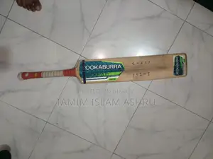 A Customized Tape Tennis Bat