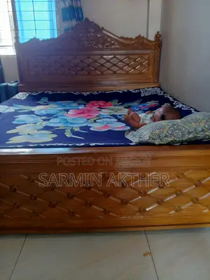একটি কিং সাইজ খাট ৬/৭ ফিট ২ মাস ইউজ, চিটাগং সেগুন কাঠের