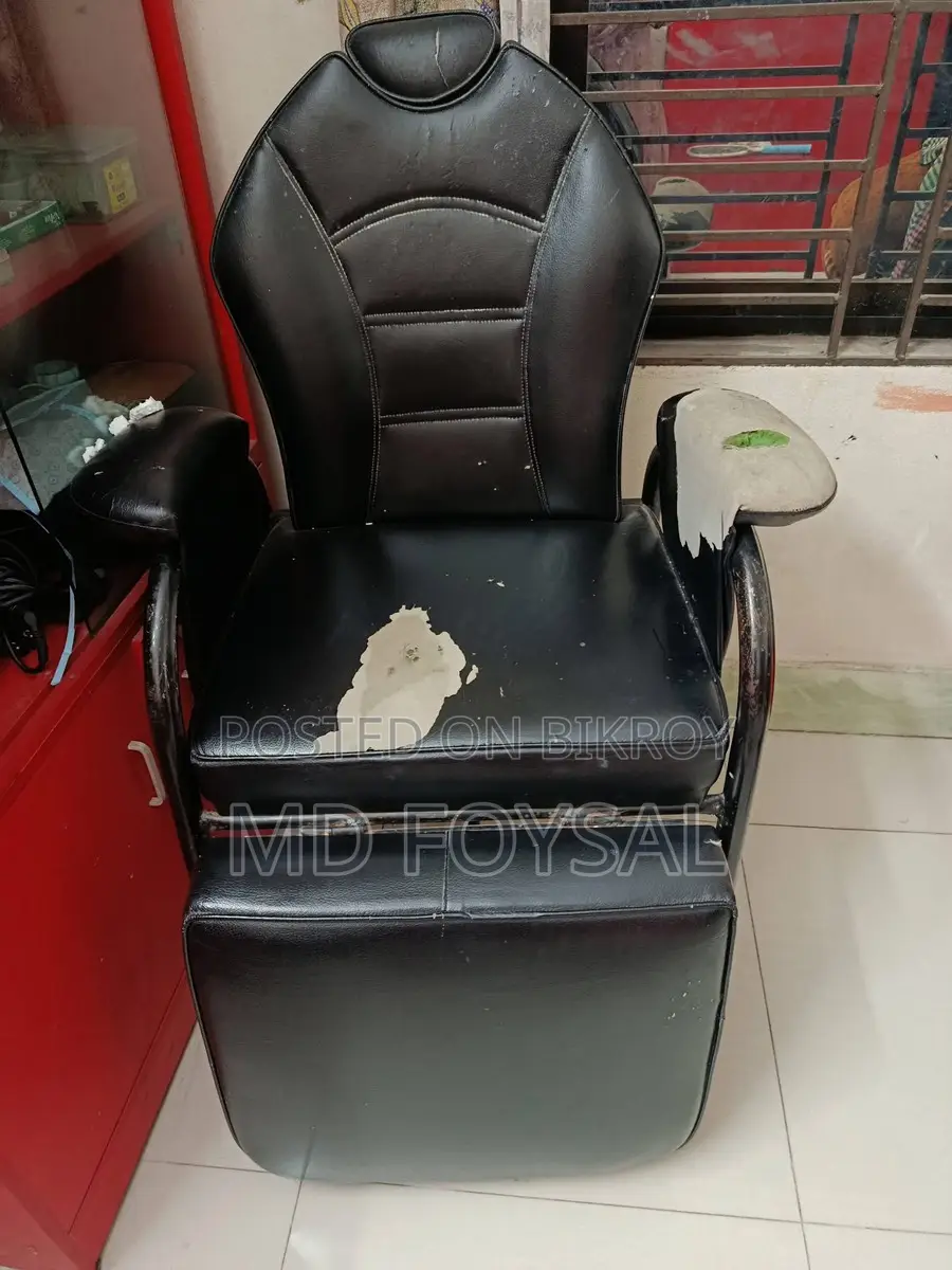 পার্লারের কিছু ব্যবহৃত (Used) জিনিস বিক্রি করা হবে।